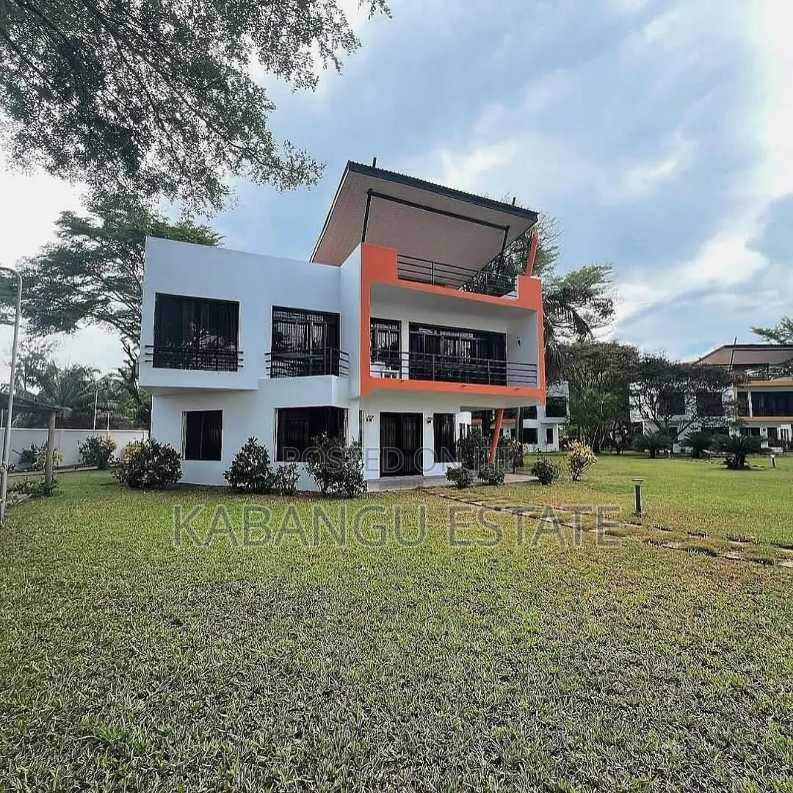 Furnished 4bdrm Villa in Kawebeach for rent in Kawe