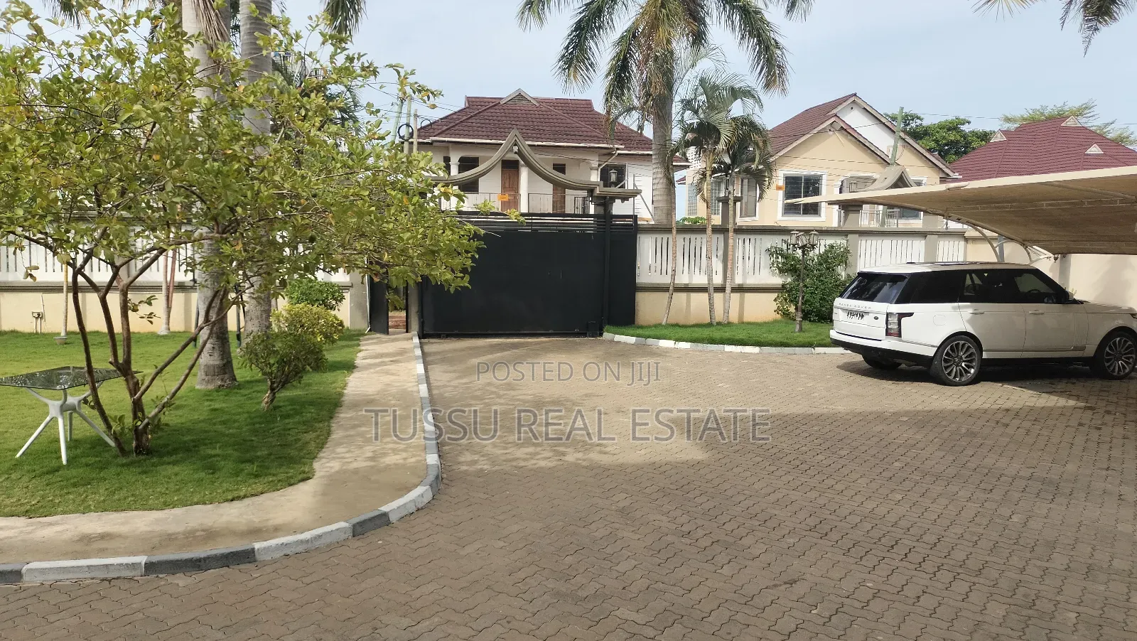 Furnished 8bdrm House in Mbezibeach Rainbow for sale in Mbezi Beach