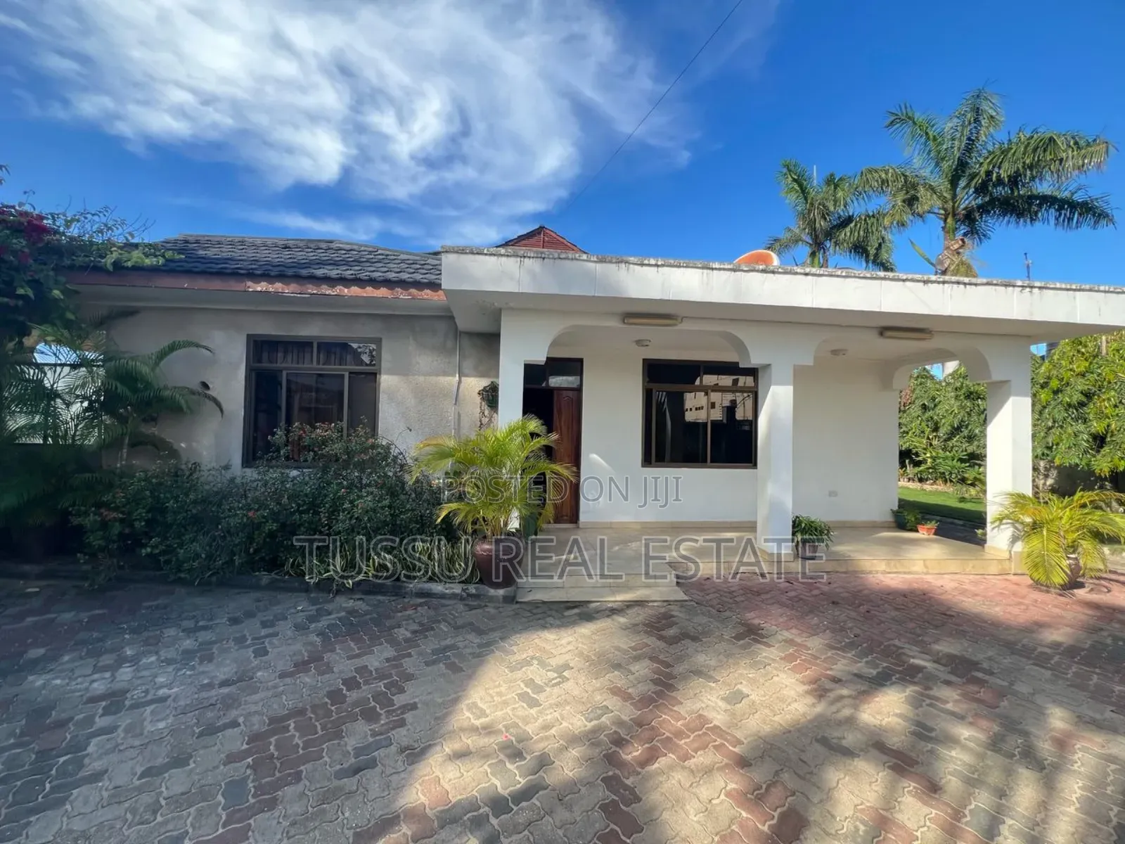 5bdrm House in Mbezibeach Makonde for sale in Mbezi Beach