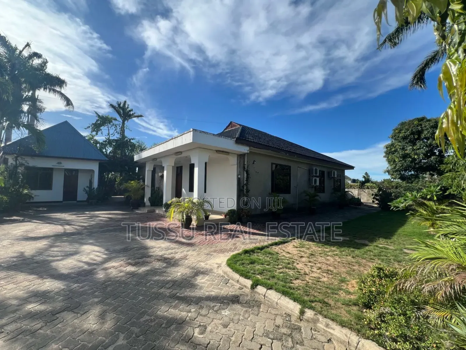 5bdrm House in Mbezibeach Makonde for sale in Mbezi Beach
