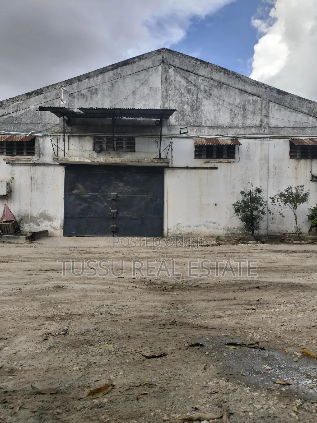 Warehouse for Rent Airport/Kipawa SQM 200 SQM 100 in Ilala