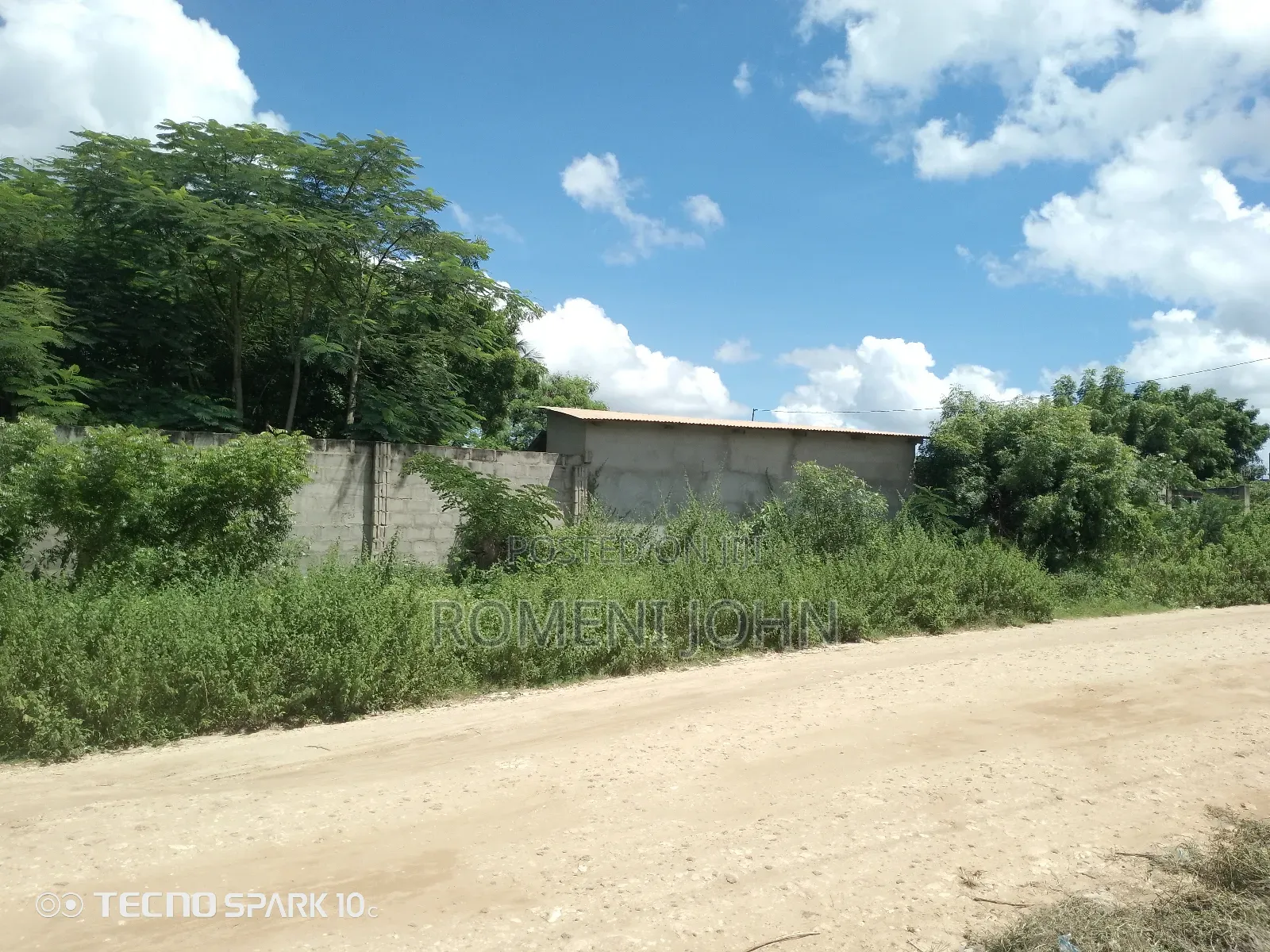 Eneo La Kibiashara+ Nyumba Linauzwa Milioni 500 Mkolemba. in Ilala