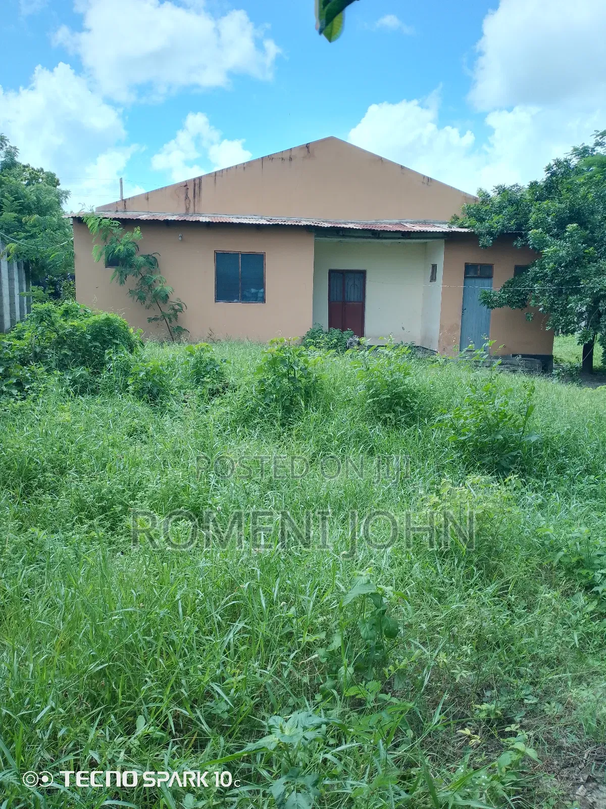 Eneo La Kibiashara+ Nyumba Linauzwa Milioni 500 Mkolemba. in Ilala