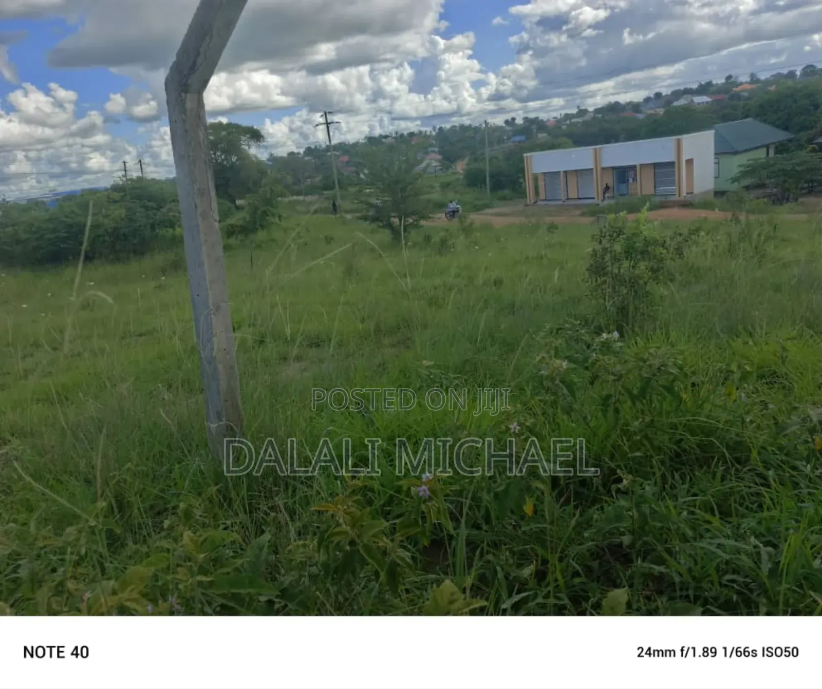 Kiwanja Cha Kiwanda Kinauzwa in Maili Mmoja