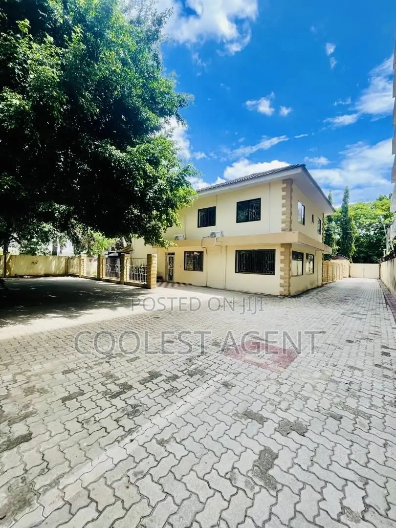 5bdrm House in Coolest Estate, Masaki for rent in Masaki