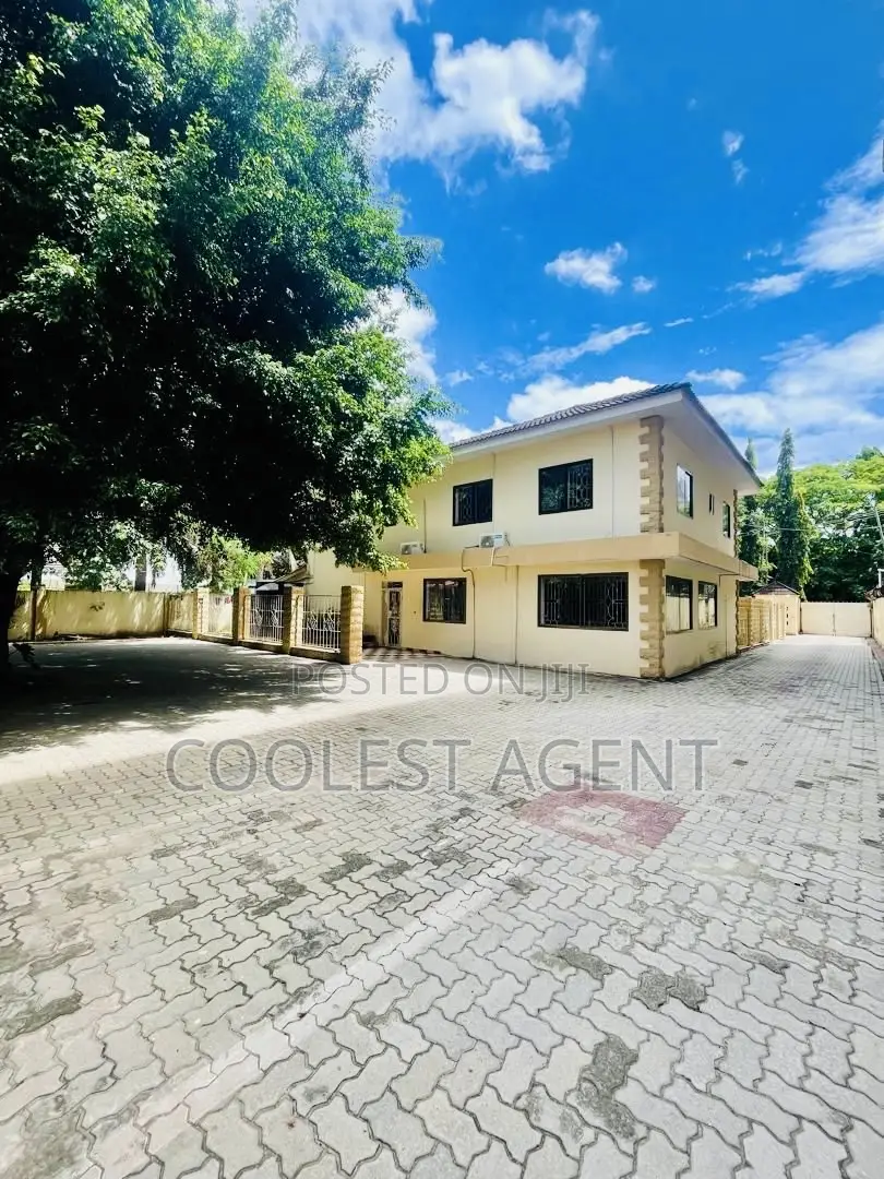 5bdrm House in Coolest Estate, Masaki for rent in Masaki