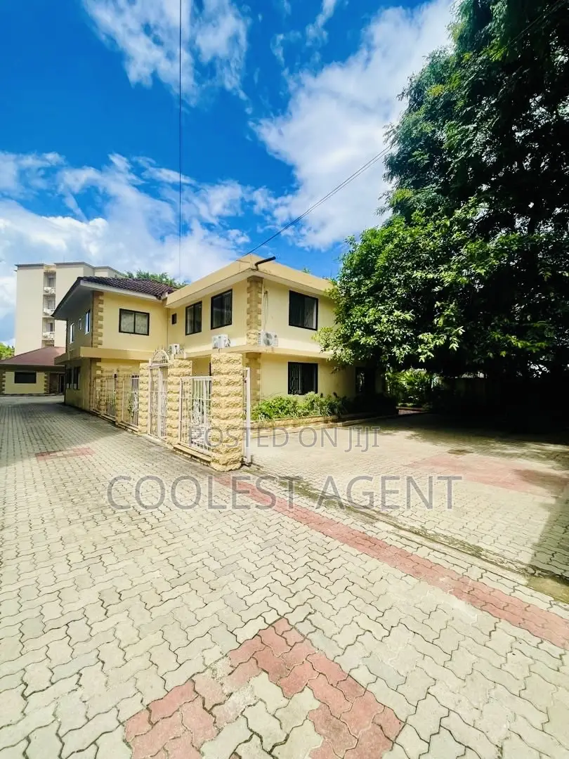 5bdrm House in Coolest Estate, Masaki for rent in Masaki