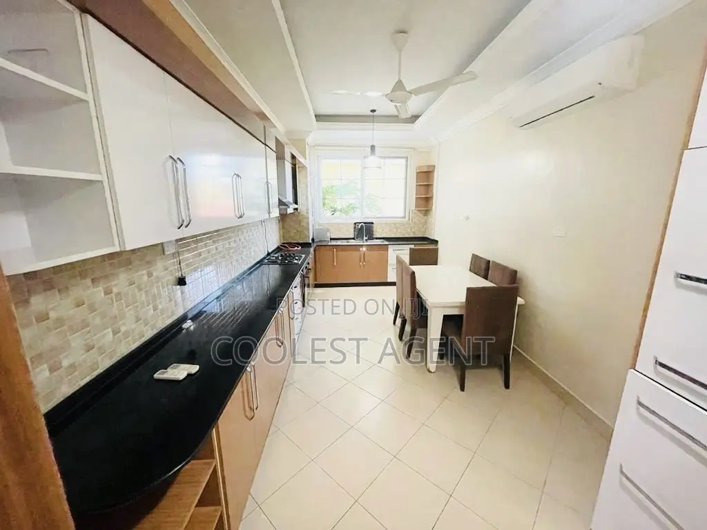 Furnished 3bdrm Apartment in Coolest Estate, Oyster Bay for rent in Oyster Bay
