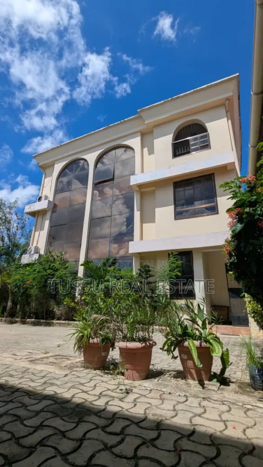 9bdrm House in Salma Kikwete, Kinondoni for sale in Kinondoni