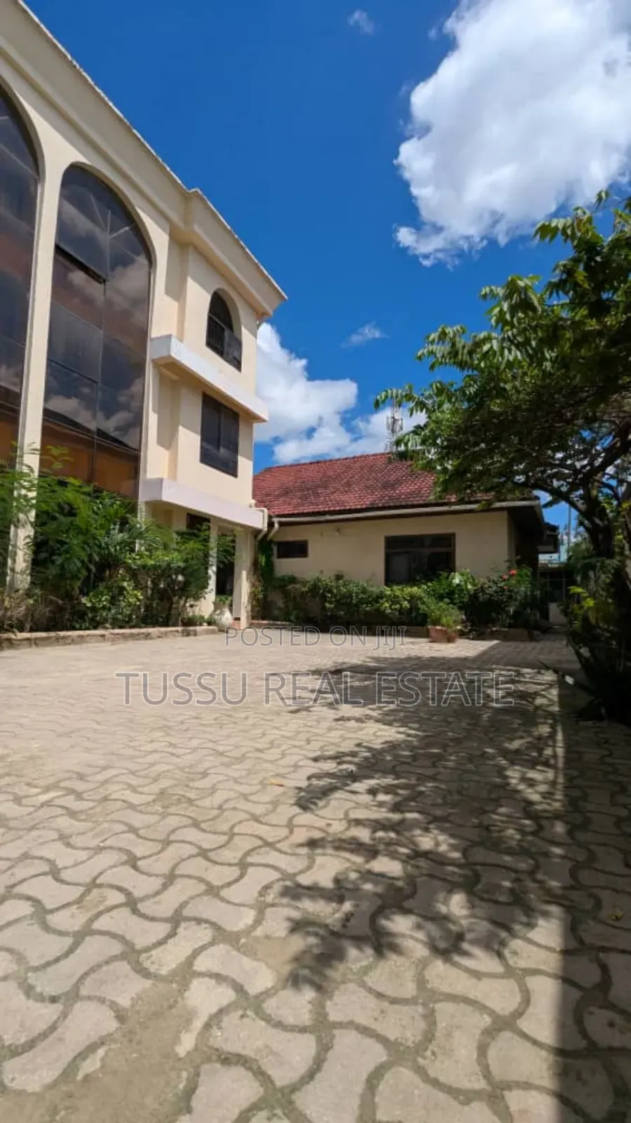 9bdrm House in Salma Kikwete, Kinondoni for sale in Kinondoni