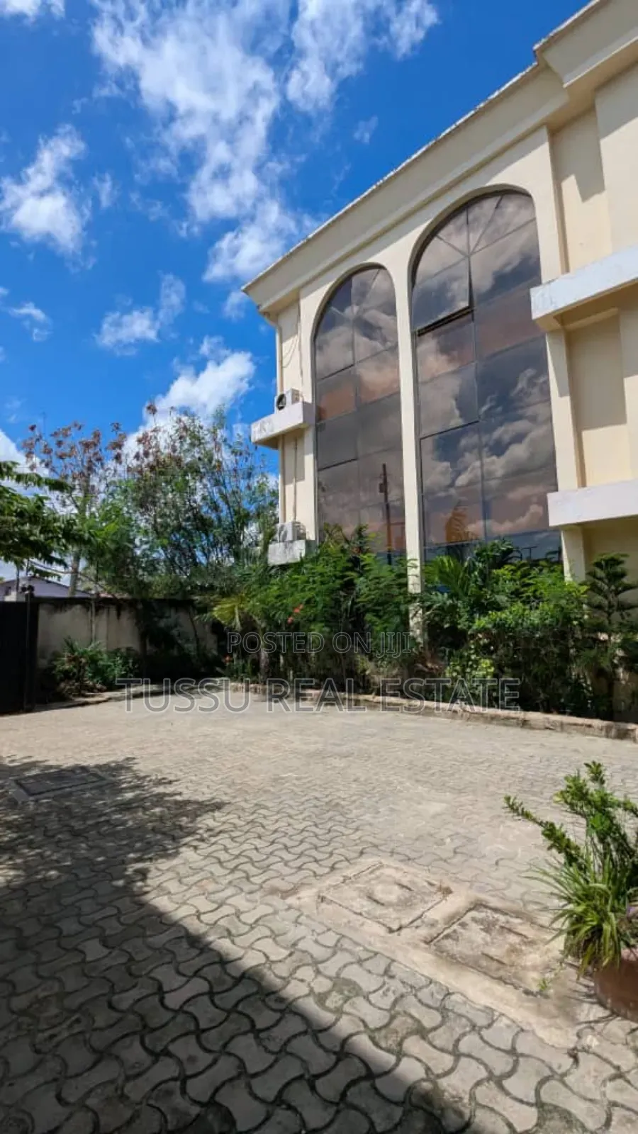 9bdrm House in Salma Kikwete, Kinondoni for sale in Kinondoni
