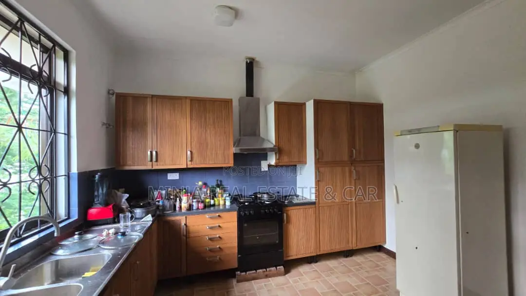 10bdrm House in Mbezi Beach for sale in Mbezi Beach