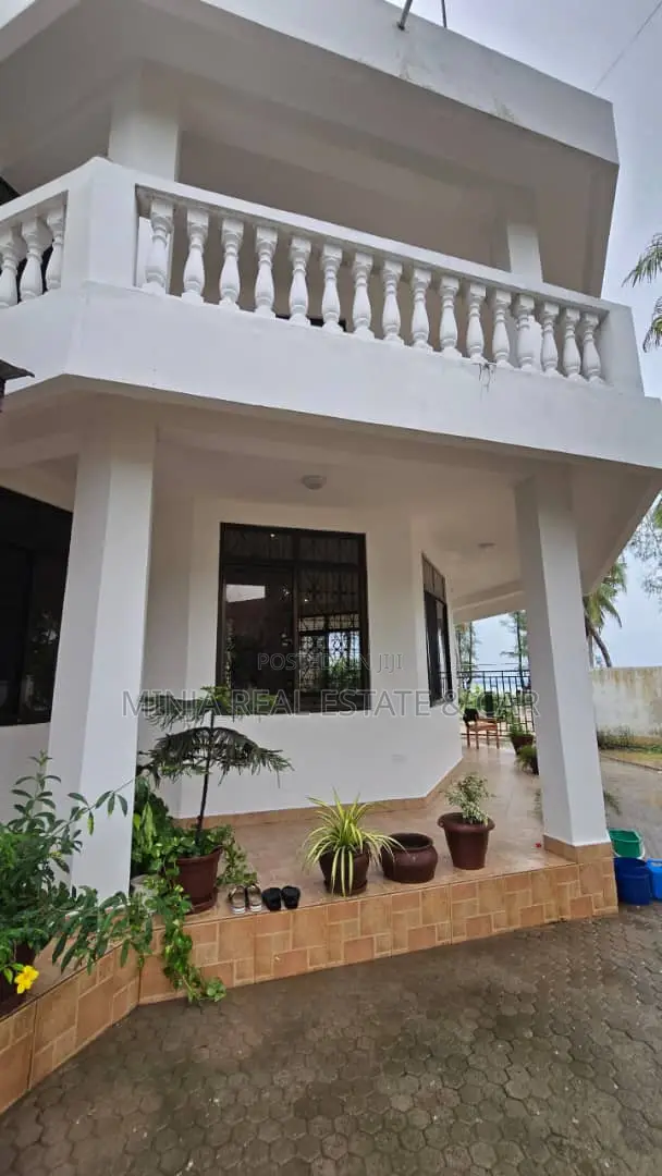 10bdrm House in Mbezi Beach for sale in Mbezi Beach