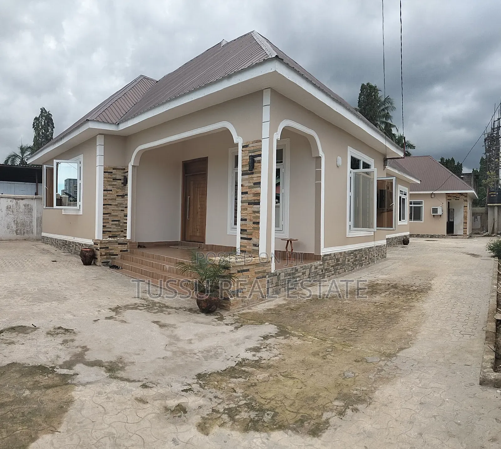 6bdrm House in Mikochen B, Kinondoni for sale in Kinondoni