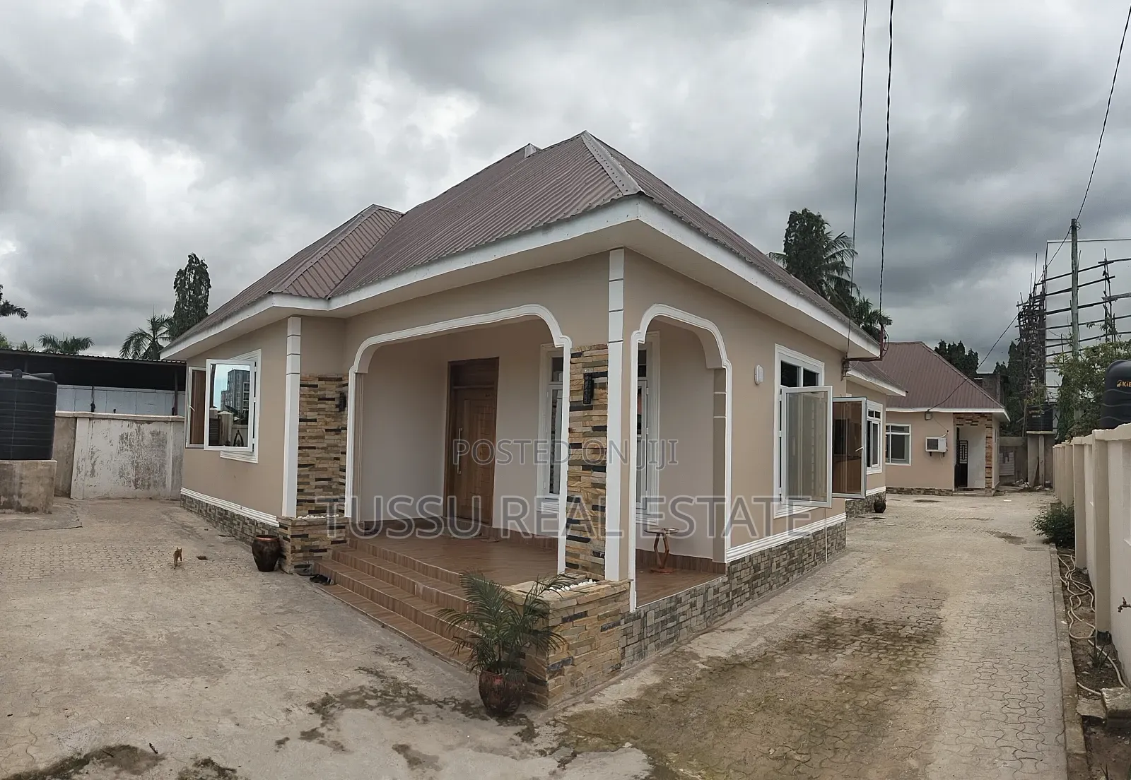 6bdrm House in Mikochen B, Kinondoni for sale in Kinondoni