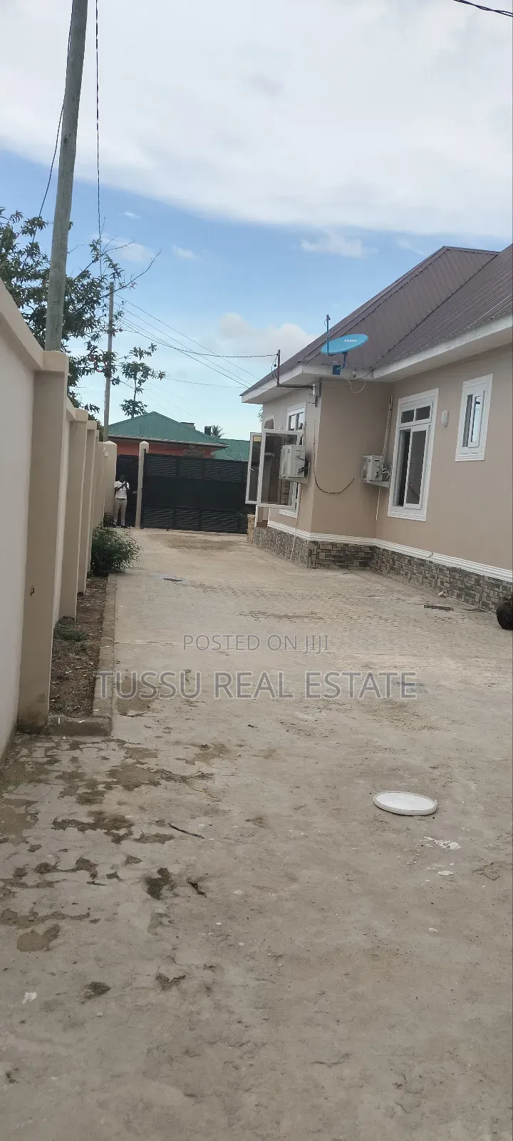 6bdrm House in Mikochen B, Kinondoni for sale in Kinondoni
