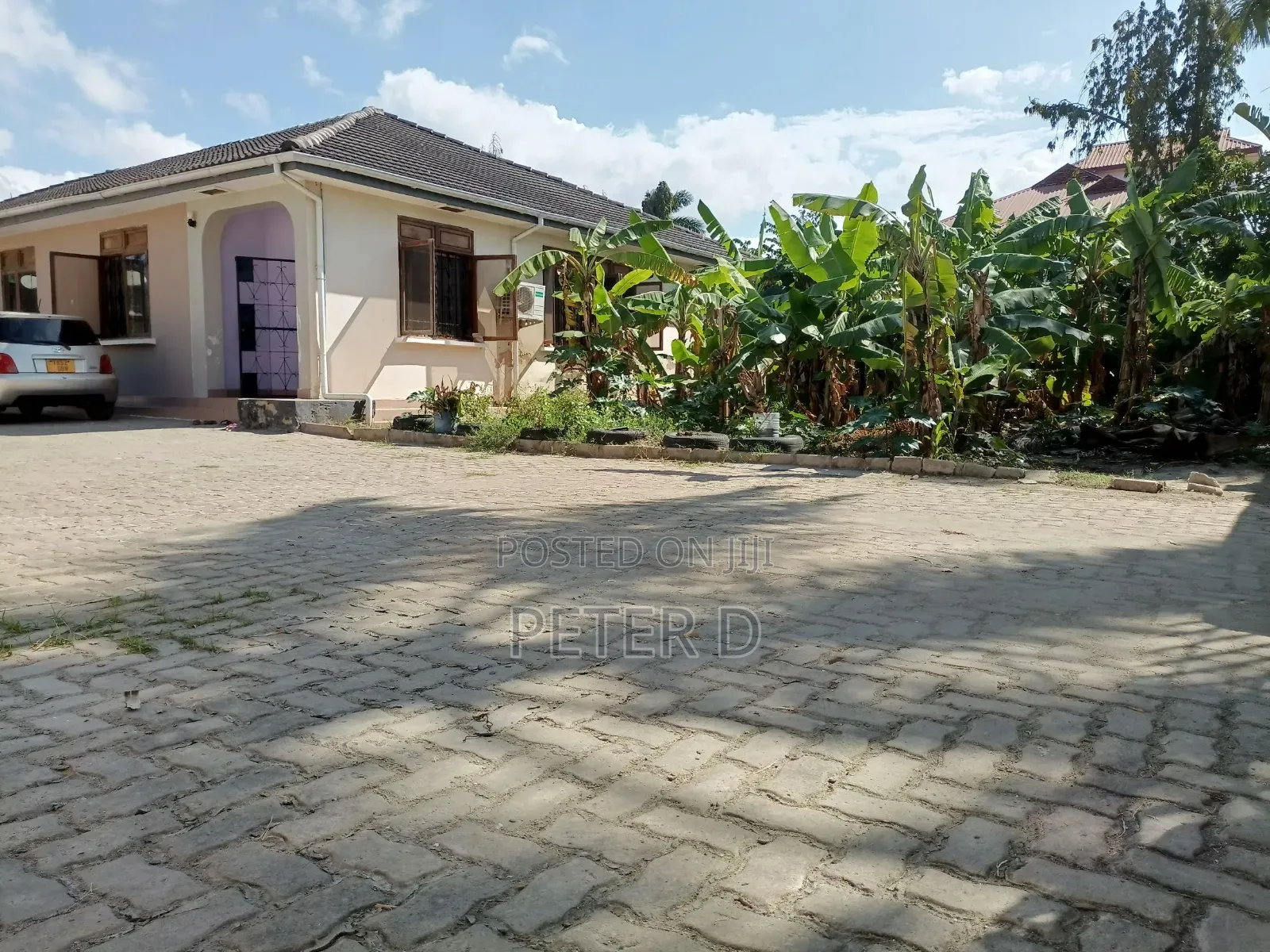 8bdrm House in Mbezi Beach for sale in Mbezi Beach