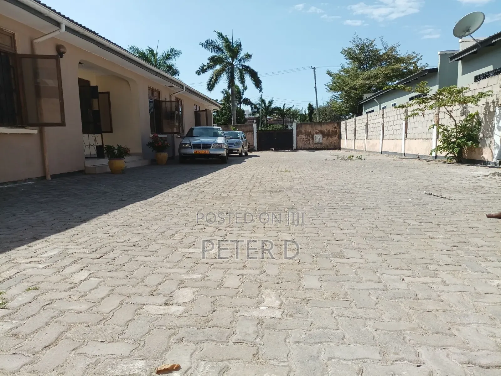 8bdrm House in Mbezi Beach for sale in Mbezi Beach