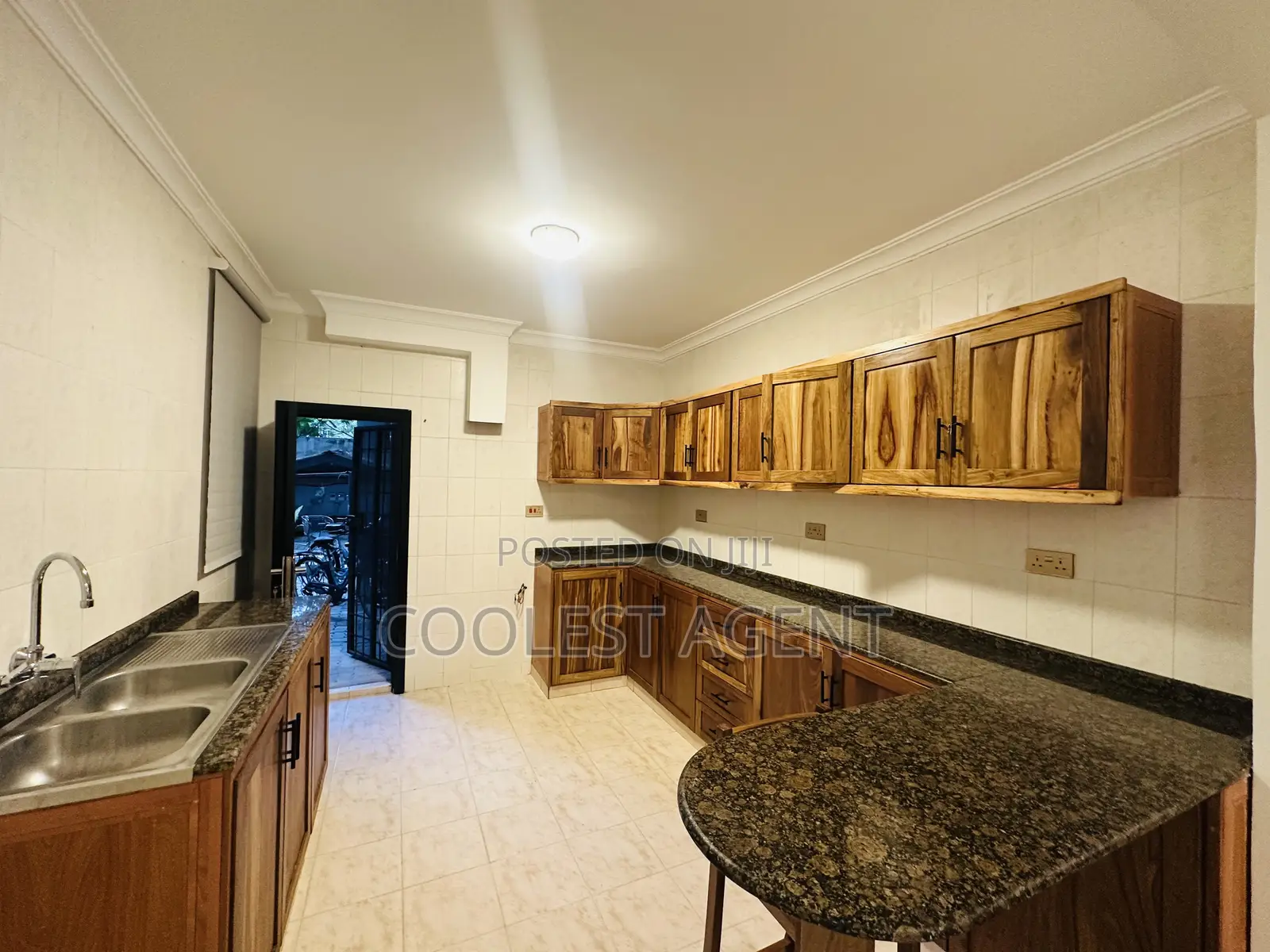 Furnished 3bdrm Apartment in Coolest Estate, Masaki for rent in Masaki