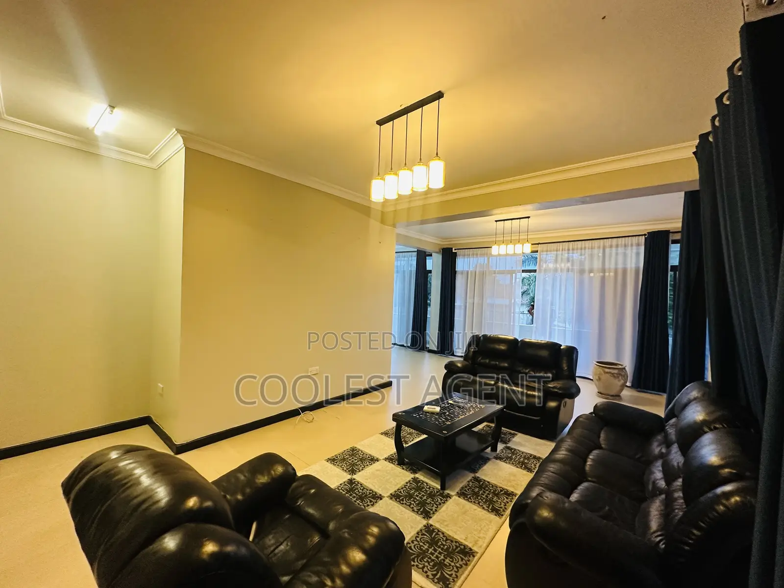 Furnished 3bdrm Apartment in Coolest Estate, Oyster Bay for rent in Oyster Bay