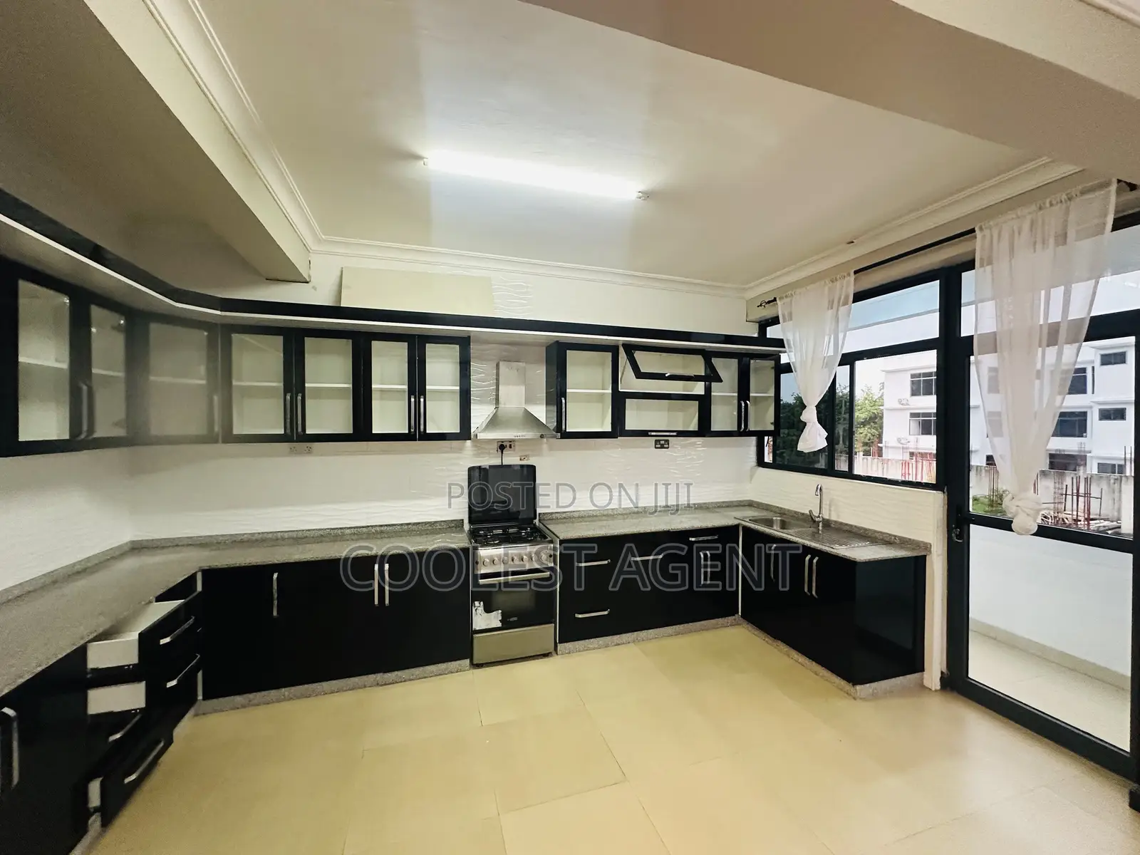 Furnished 3bdrm Apartment in Coolest Estate, Oyster Bay for rent in Oyster Bay