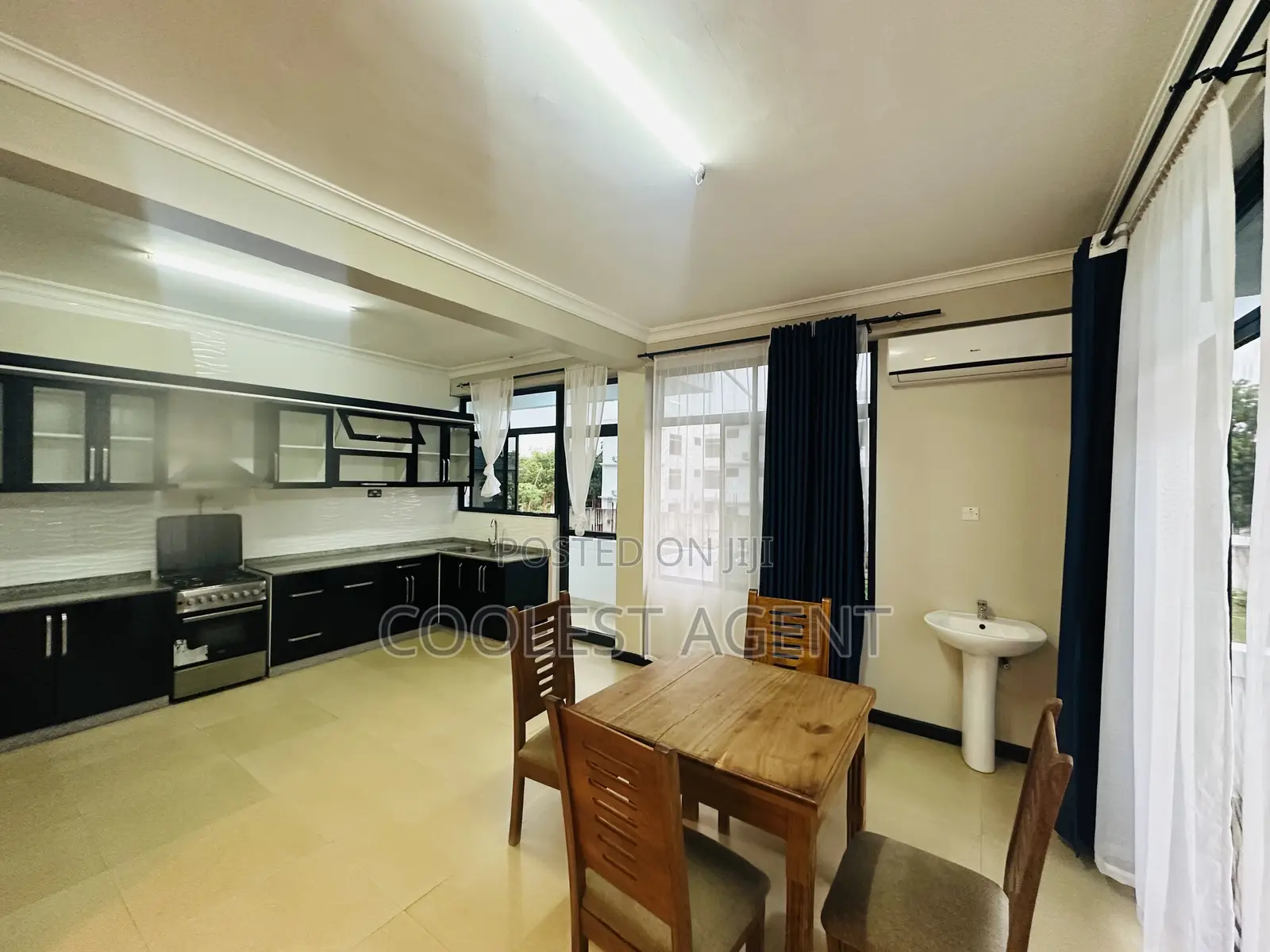Furnished 3bdrm Apartment in Coolest Estate, Oyster Bay for rent in Oyster Bay