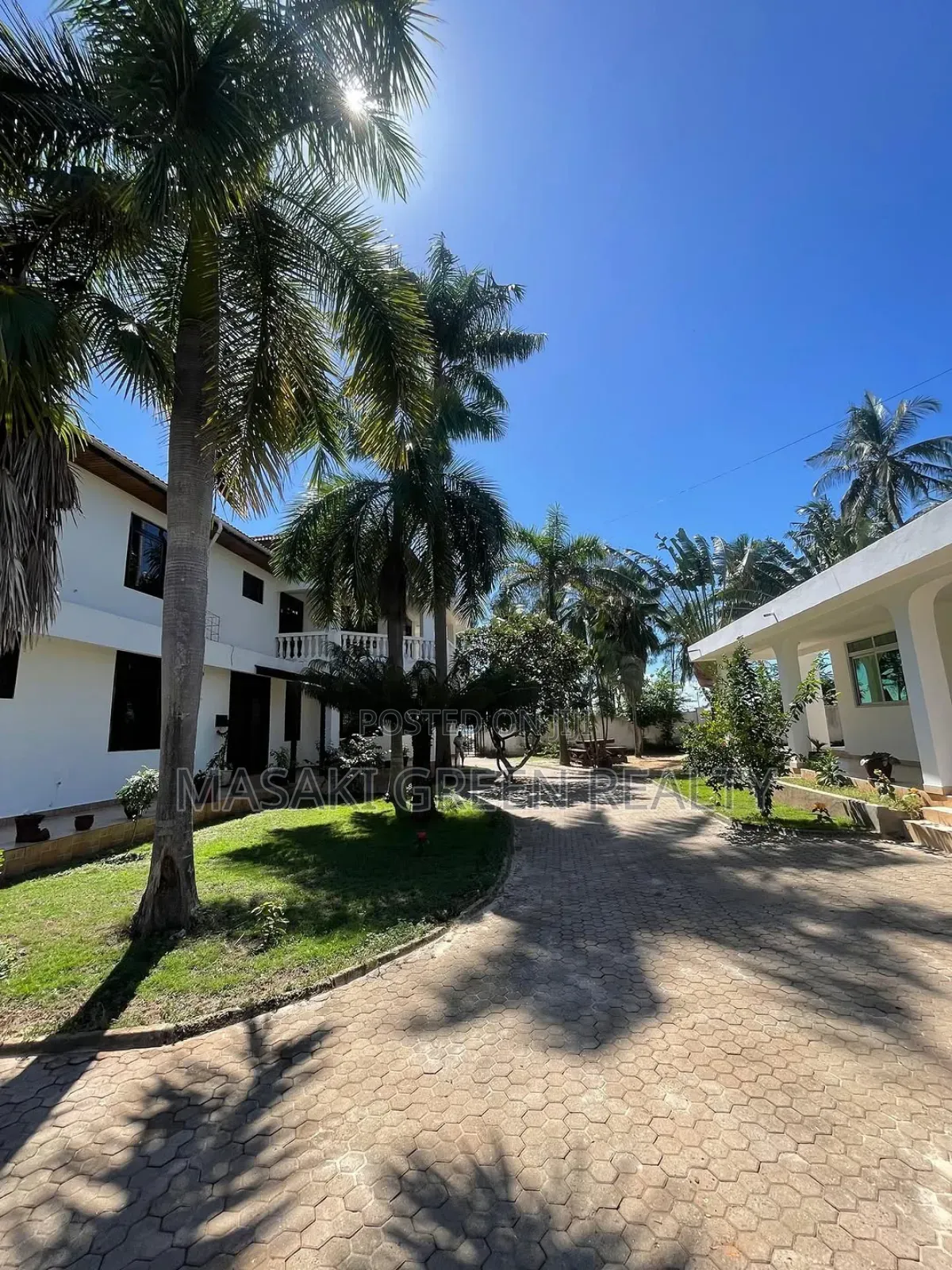 8bdrm House in Mbezi Estate for sale in Mbezi Beach