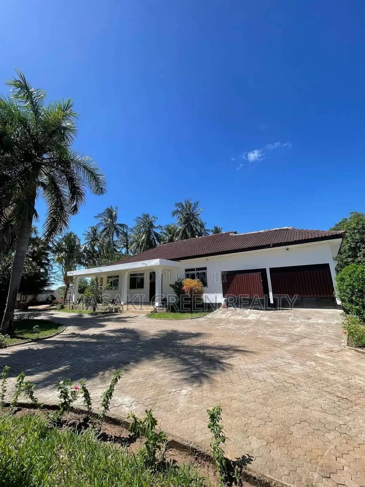 8bdrm House in Mbezi Estate for sale in Mbezi Beach