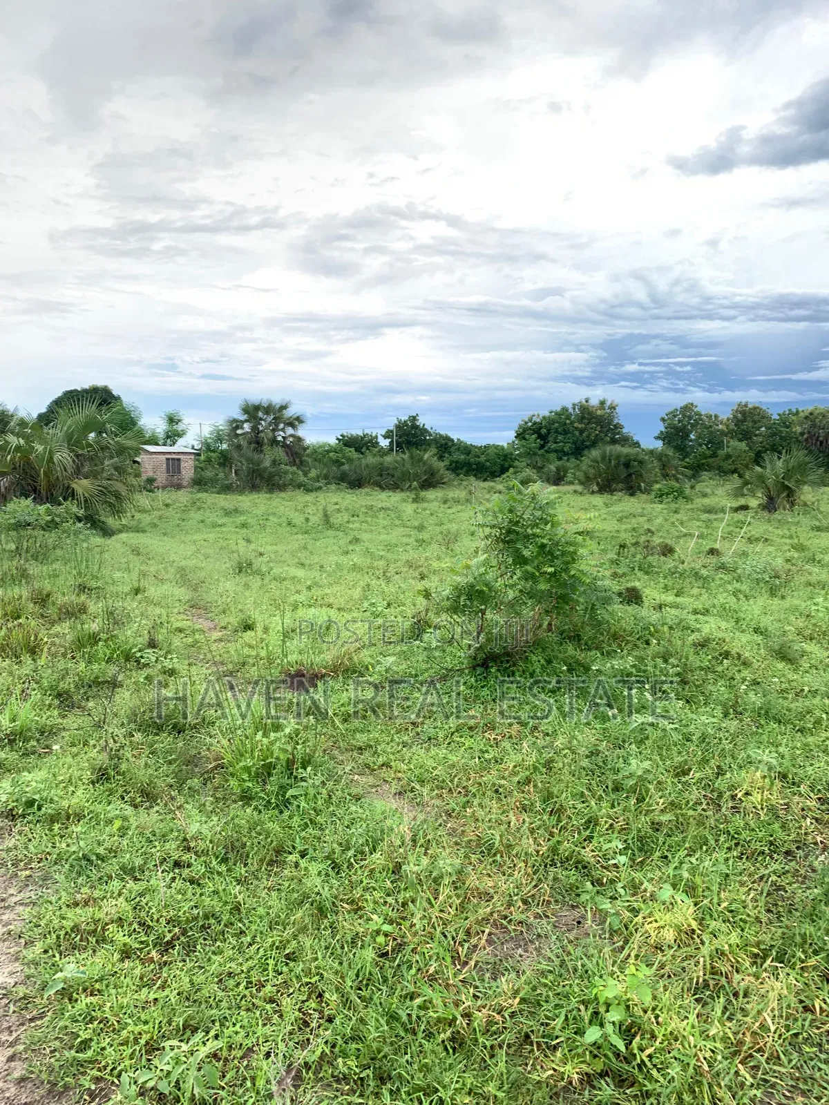 4 Acres Zinauzwa Mbweni Kiembeni in Mbezi Beach