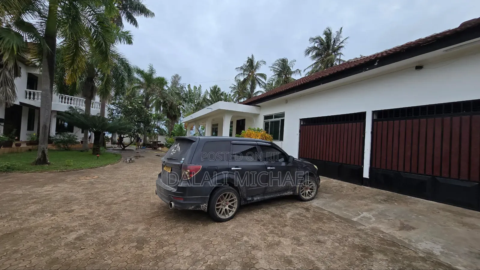 8bdrm House in Mbezibeach for sale in Mbezi Beach