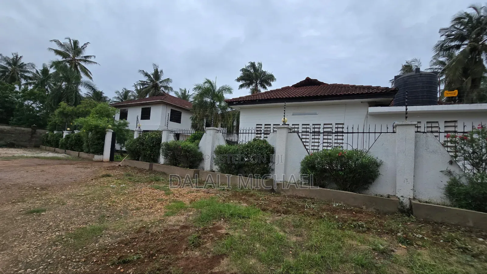 8bdrm House in Mbezibeach for sale in Mbezi Beach