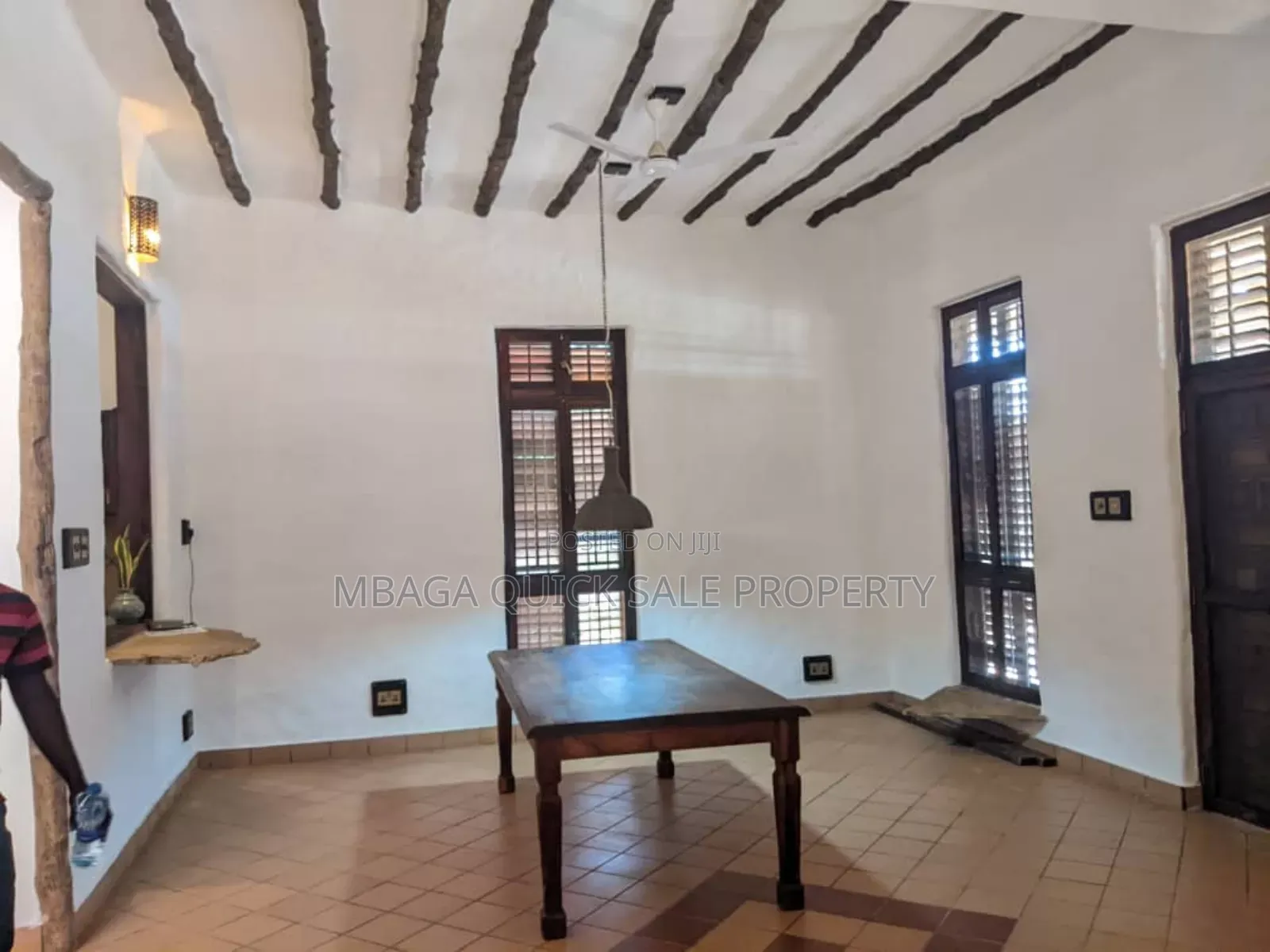 5bdrm House in Mbez Beach, Mbezi for sale in Mbezi