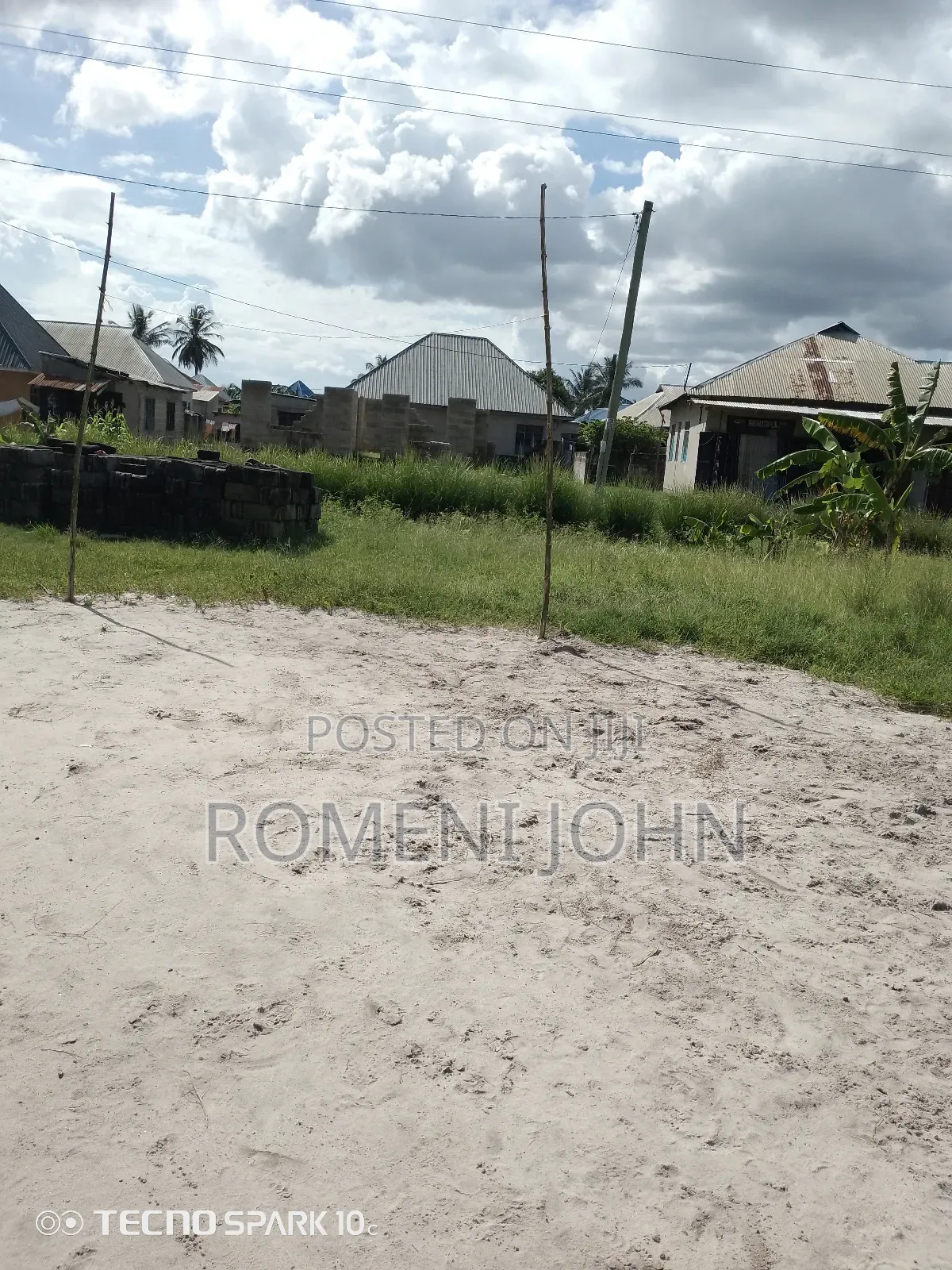 Kiwanja Mita Sqmita 200 Kinauzwa Miln 4.8 Ukonga Bombambili. in Ilala