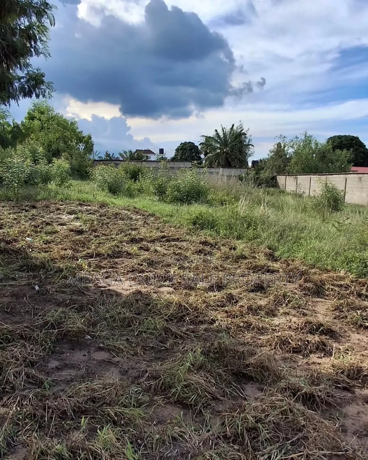 Kiwanja Kinauzwa Mbweni Mpiji in Mbweni