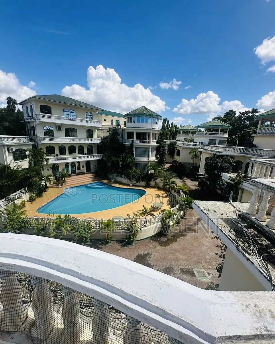 Furnished 4bdrm Villa in Coolest Estate, Oyster Bay for rent in Oyster Bay