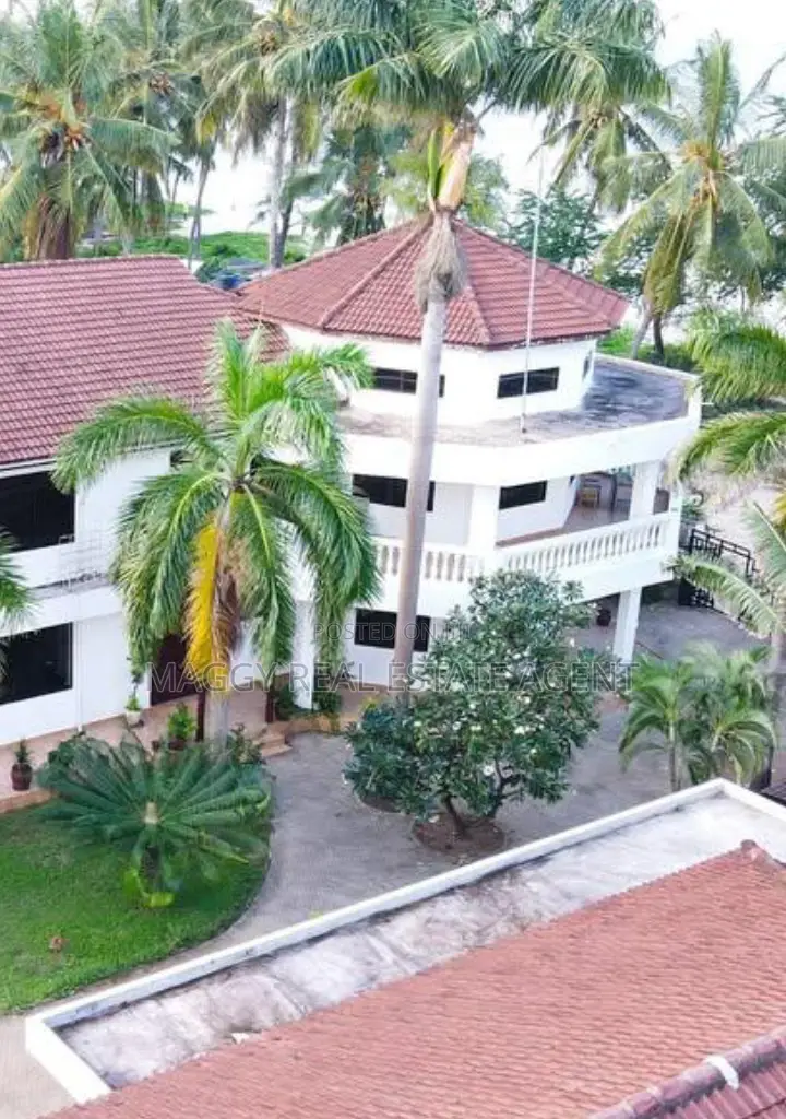 8bdrm Bungalow in Kidimbwi, Mbezi Beach for sale in Mbezi Beach