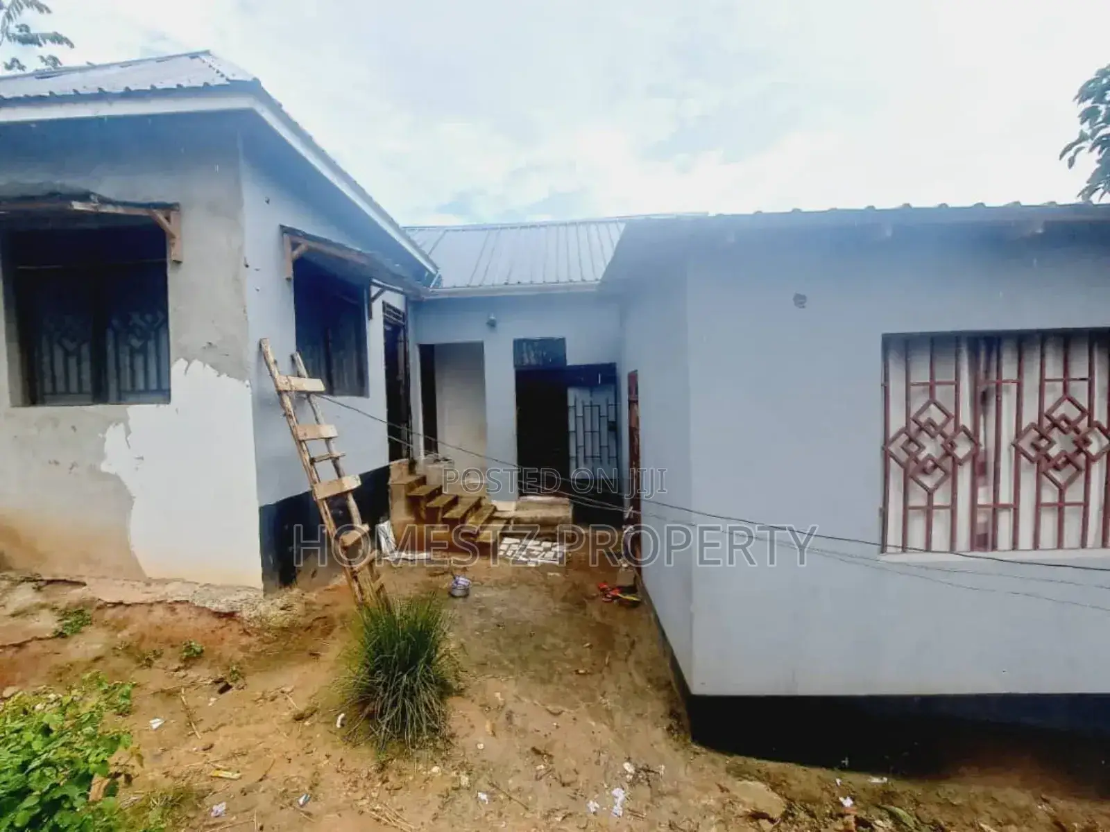 4bdrm Apartment in Mbezi Kwa Msuguri, Kinondoni for sale in Kinondoni