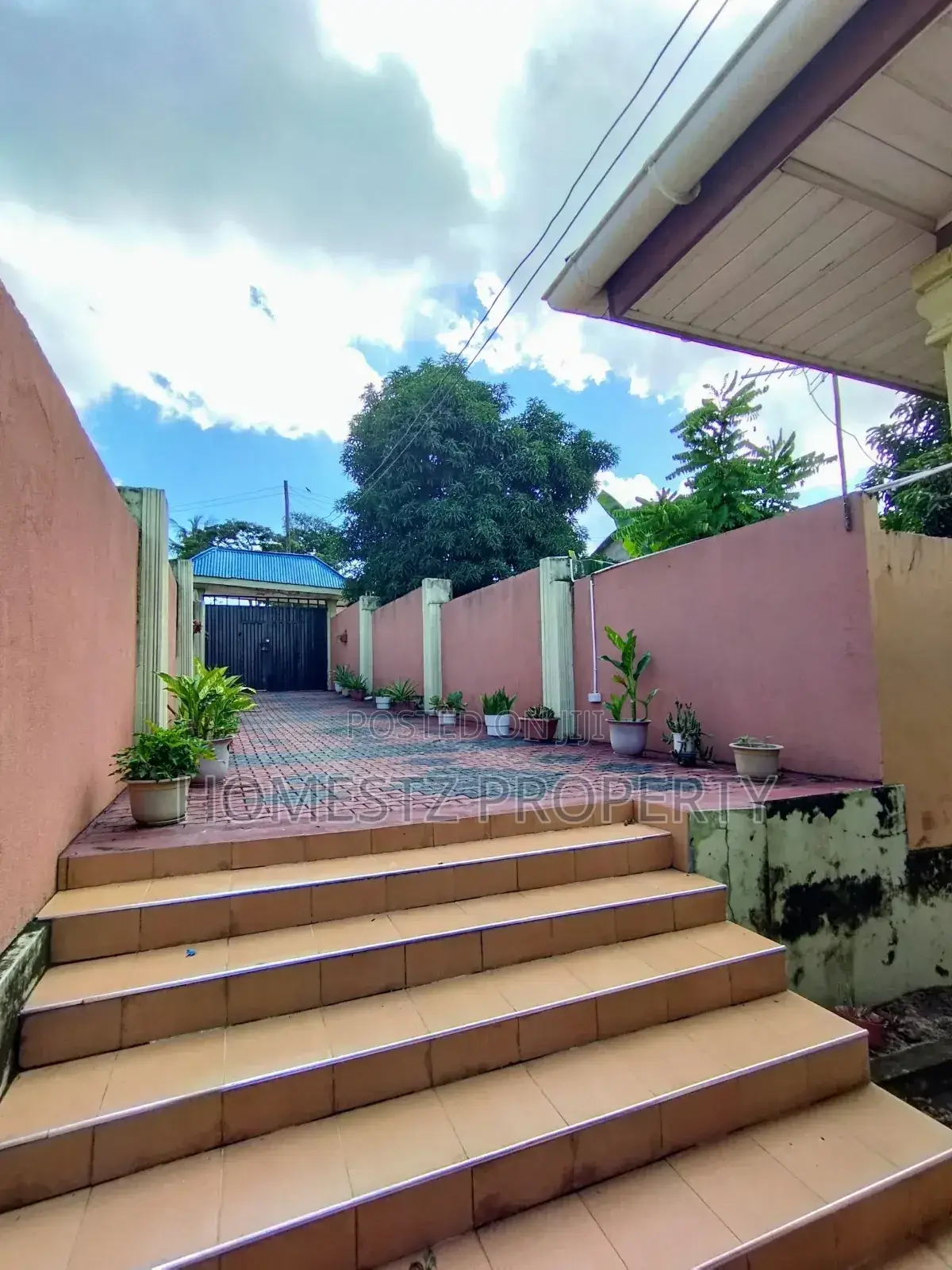 Furnished 6bdrm Apartment in Kitunda Bomba Mbili, Kinondoni for sale in Kinondoni