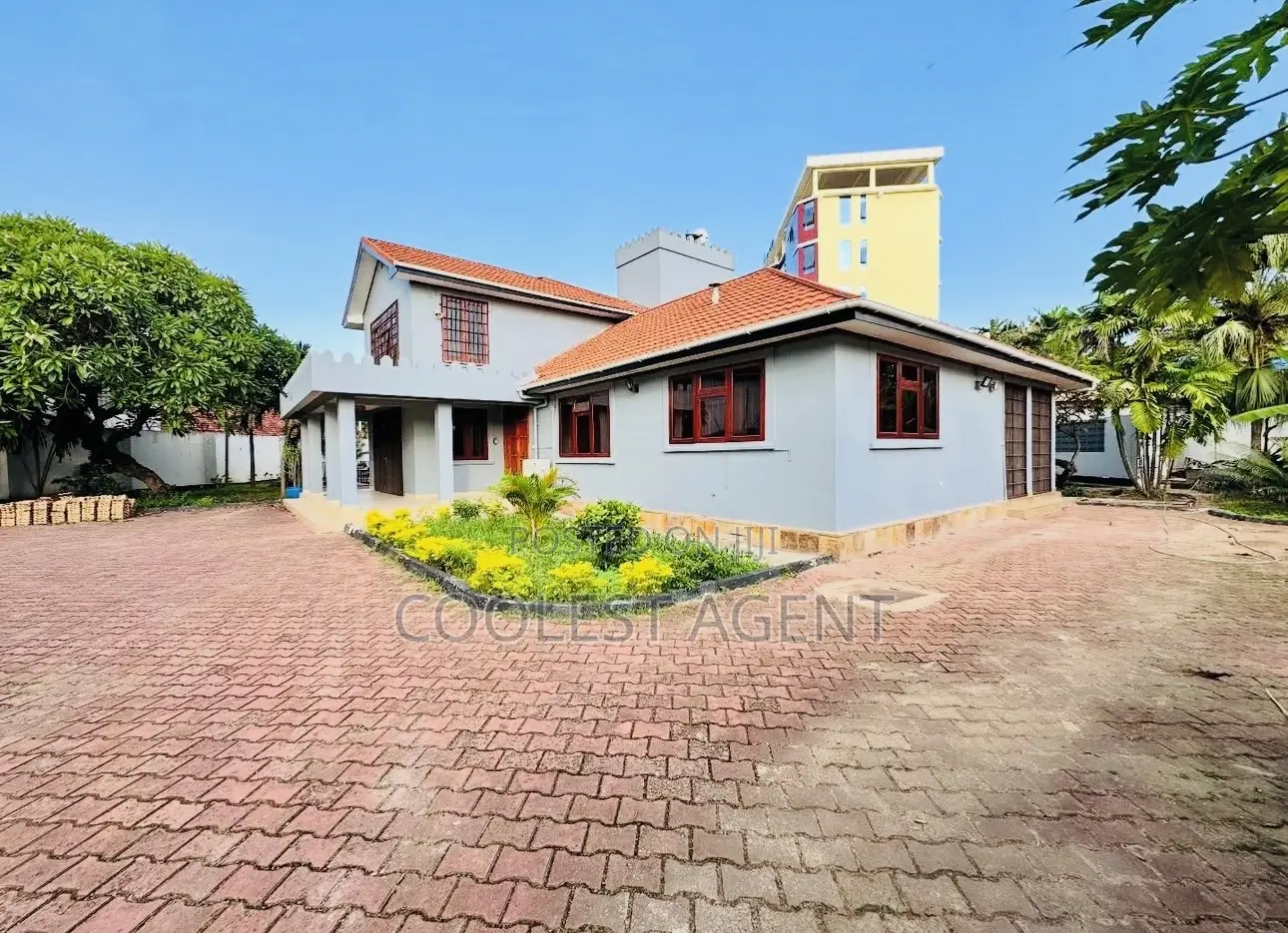 6bdrm Mansion in Coolest Estate for rent in Ada Estate