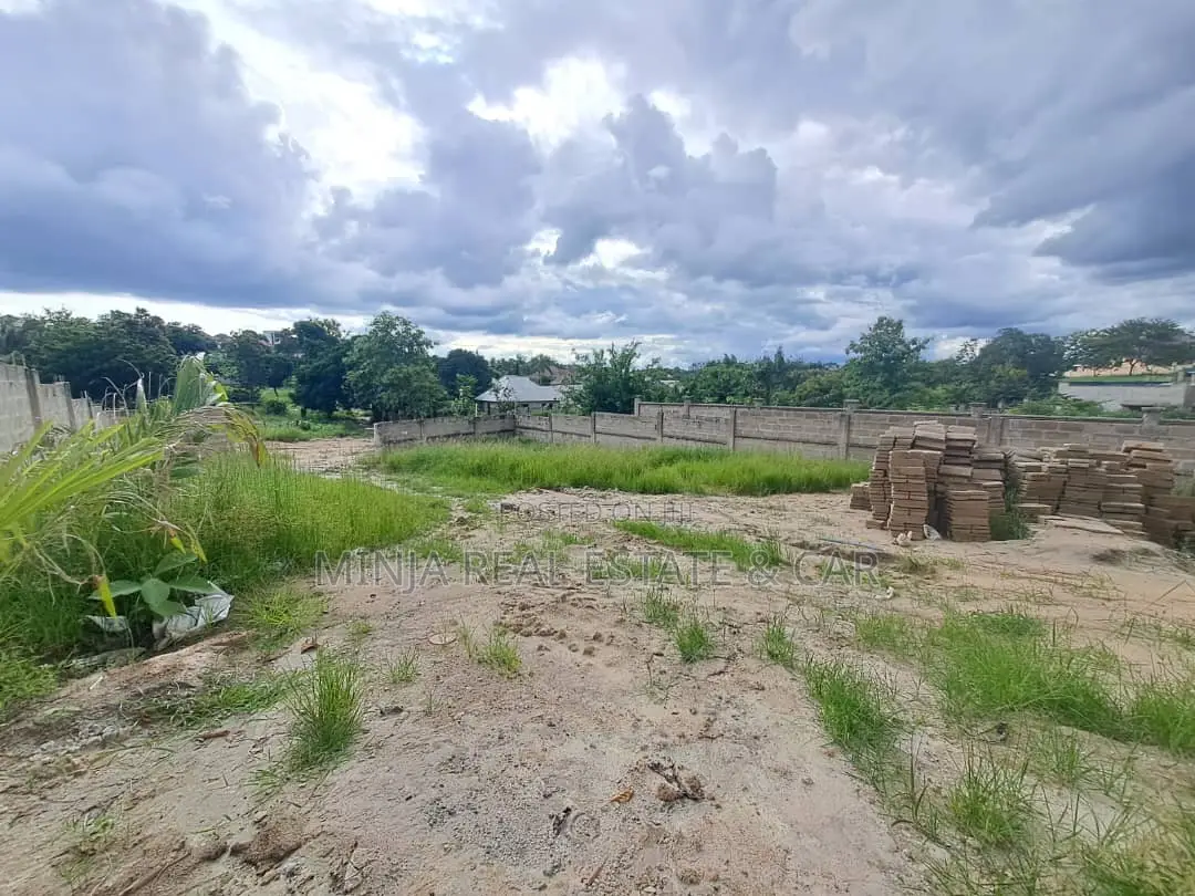 Kiwanja Kinauzwa Mbezi Luguluni in Mbezi