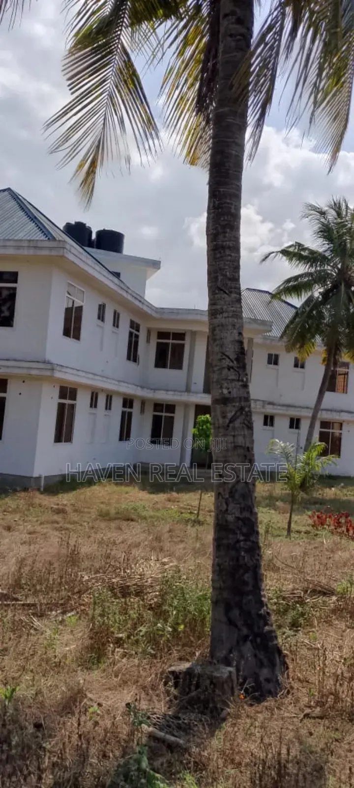 20bdrm House in Mbezi for sale in Mbezi