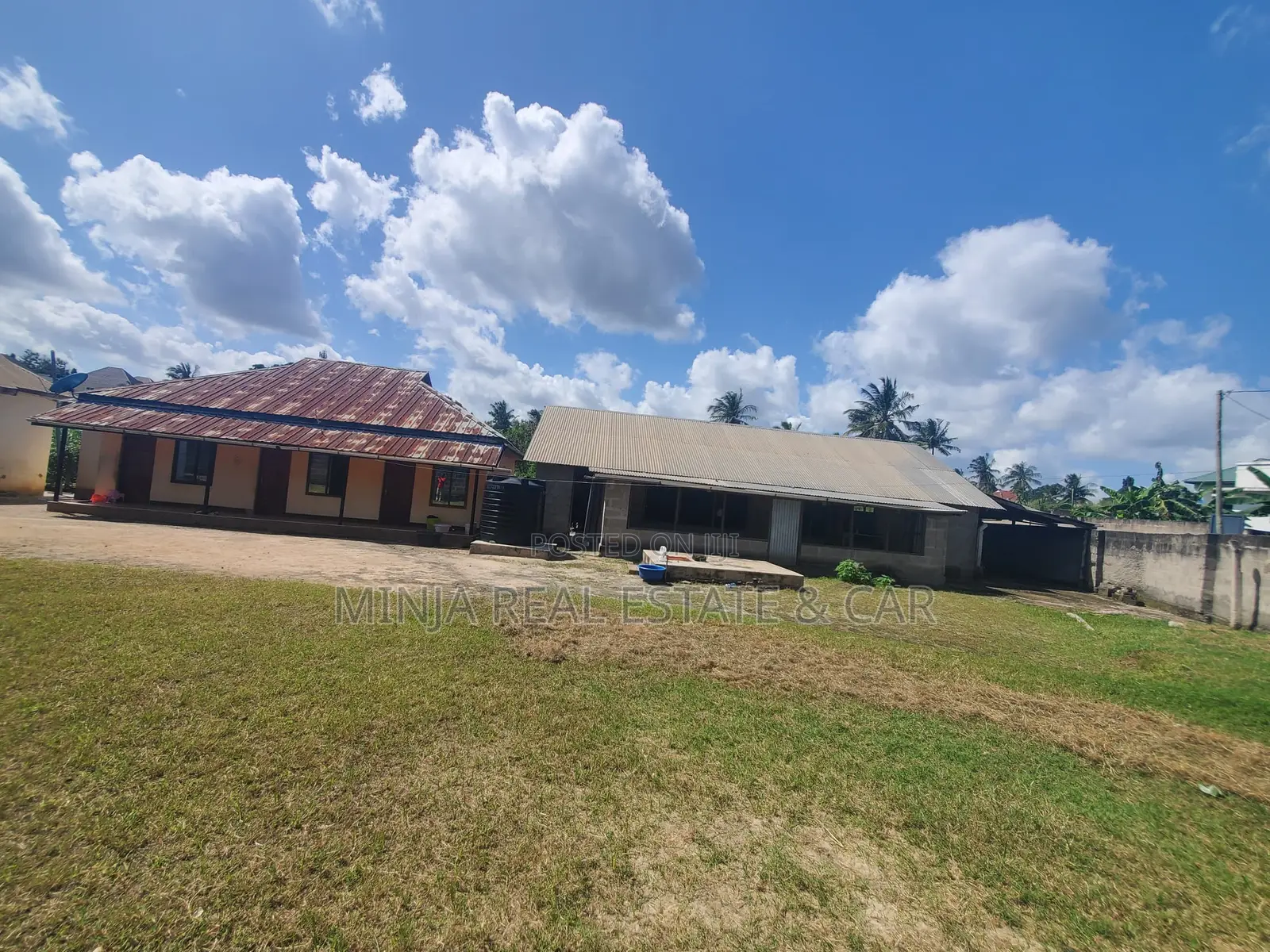 Kiwanja Kinauzwa Madale Mikoroshini in Goba