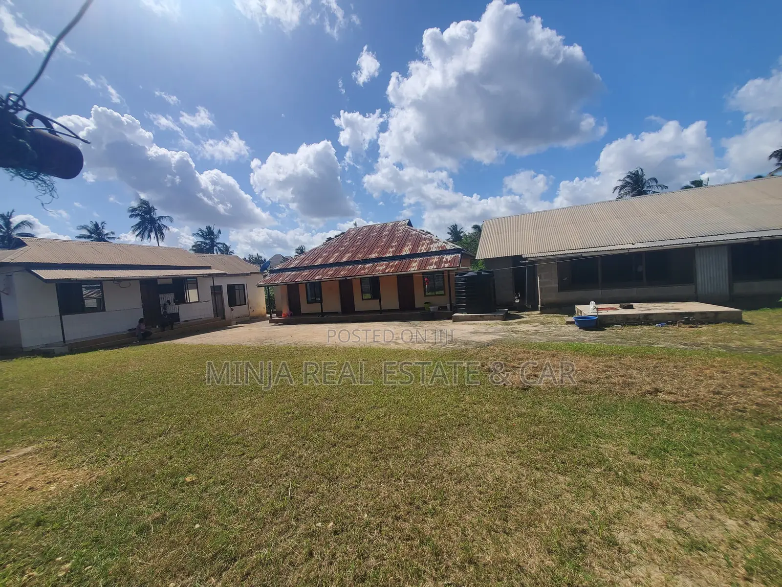 Kiwanja Kinauzwa Madale Mikoroshini in Goba