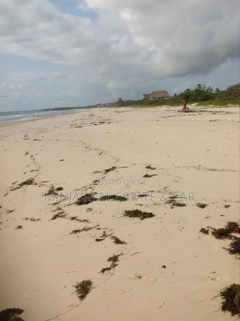 Sand Beach Plot for Sale at Kigamboni Dege in Kigamboni