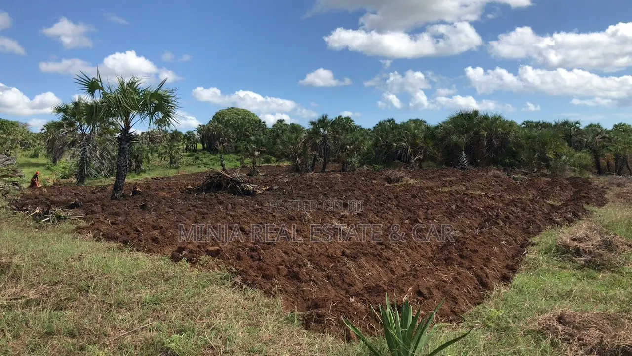 Sand Beach Plot for Sale at Kigamboni Dege in Kigamboni