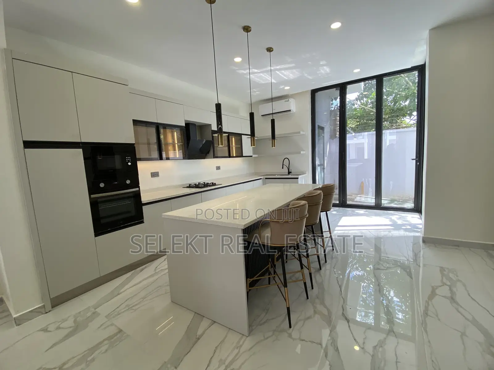 Furnished 4bdrm Villa in Oyster Bay for rent in Oyster Bay