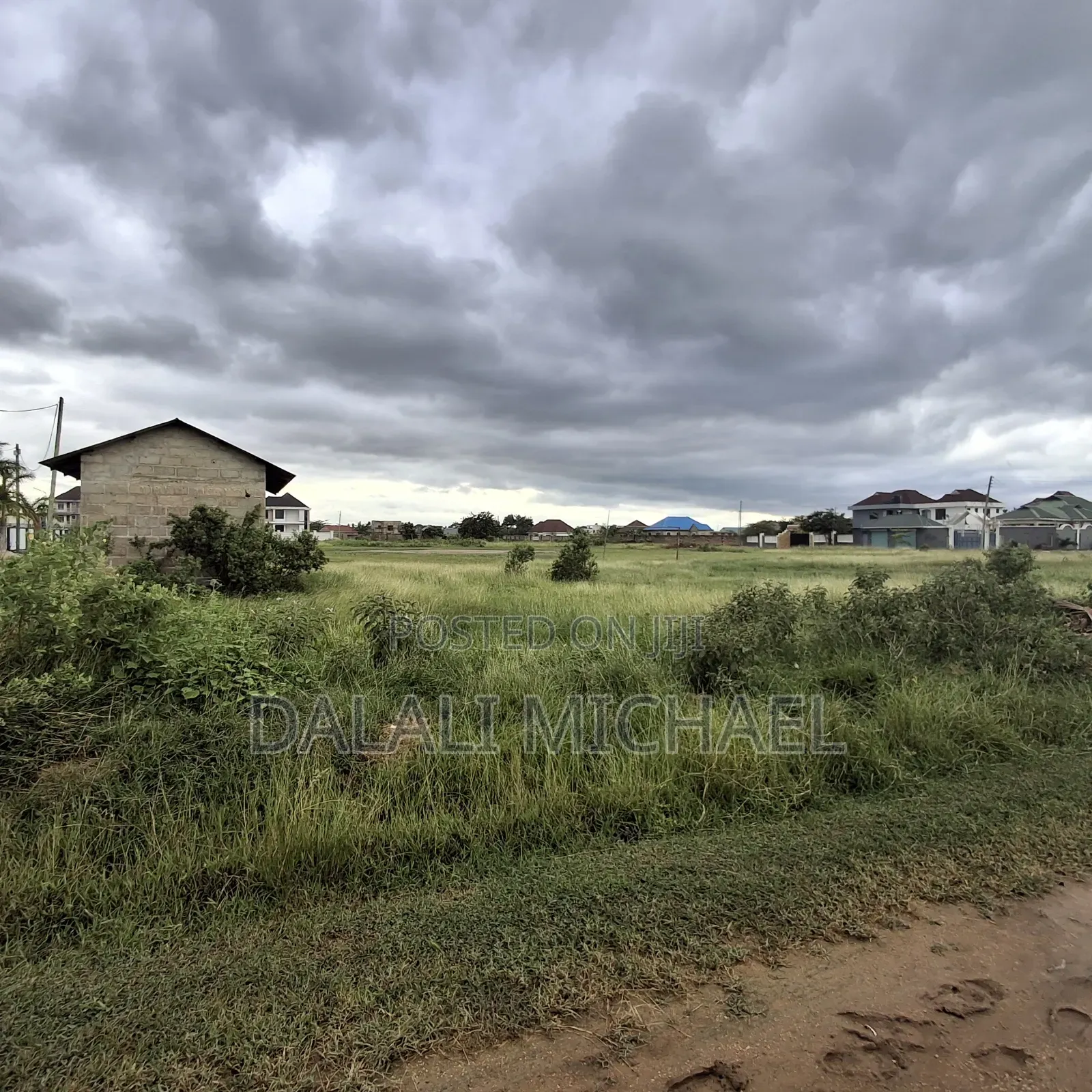 Kiwanja Kinauzwa Mbweni JKT in Mbweni