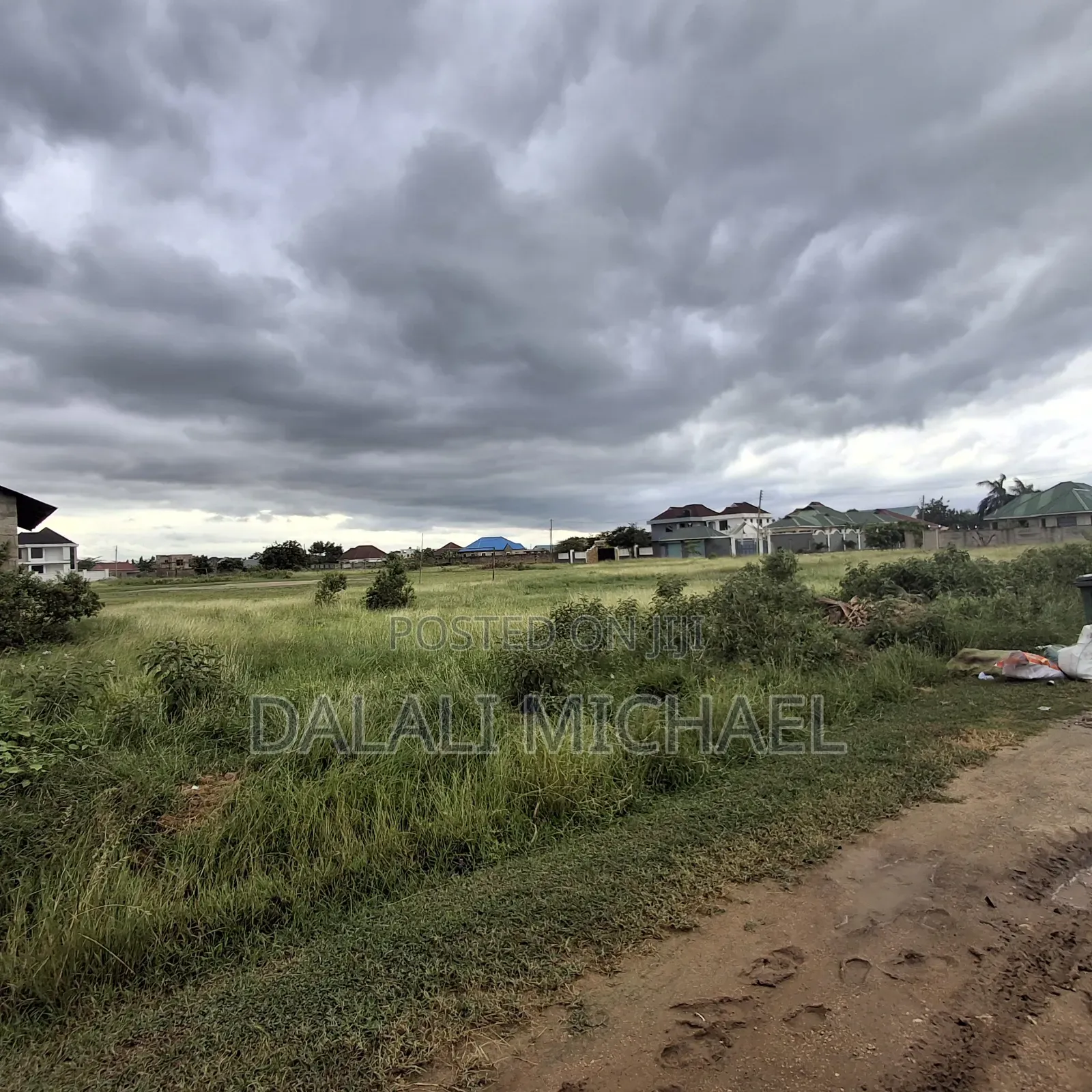 Kiwanja Kinauzwa Mbweni JKT in Mbweni