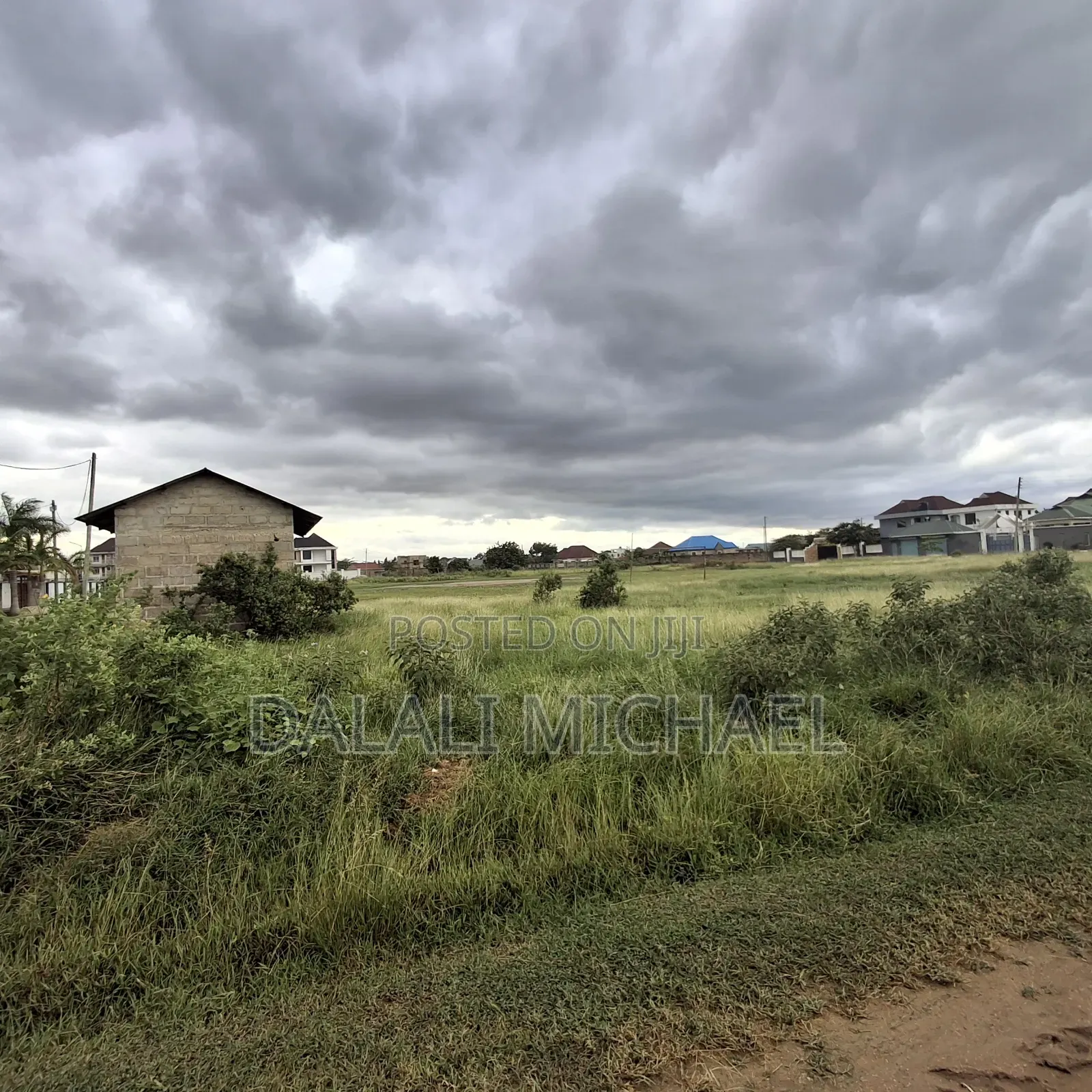 Kiwanja Kinauzwa Mbweni JKT in Mbweni