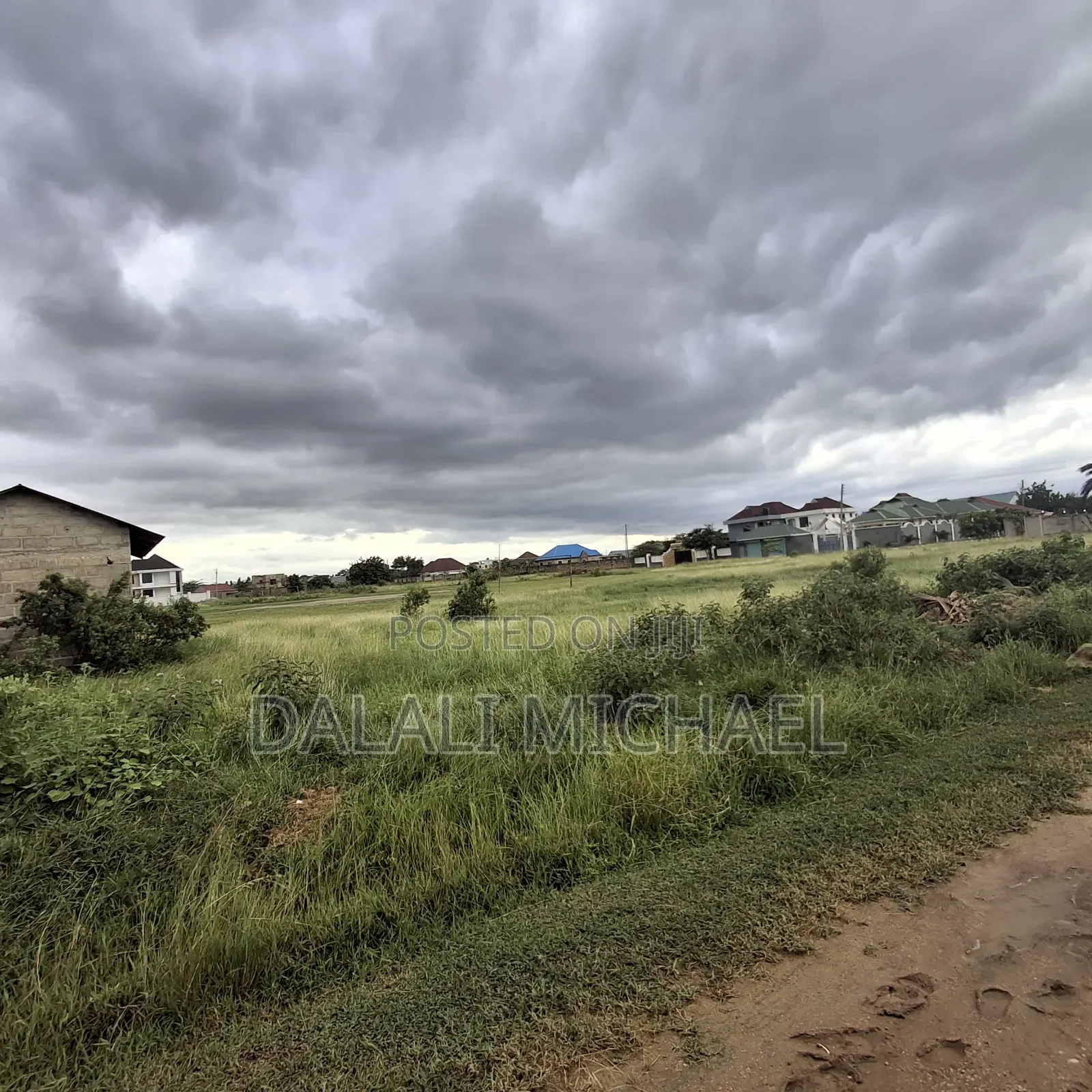 Kiwanja Kinauzwa Mbweni JKT in Mbweni